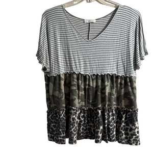 Perfect Details Gray and White Ruffled Short Sleeve Tunic